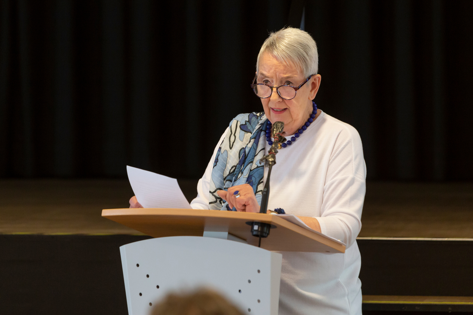 Ina Albowitz bei einer Rede